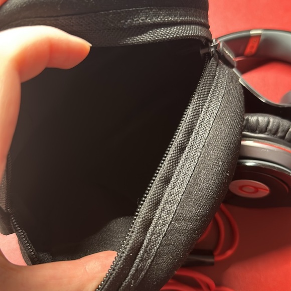 Pre-own Beats by dr.dre solo HD headphone - Picture 9 of 9